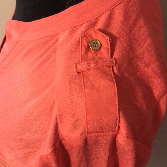 Calvin Klein button down convertible sleeve shirt. - Picture 4 of 4